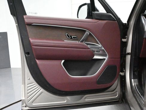 Used 2023 Land Rover Range Rover Long Wheelbase Autobiography image 11