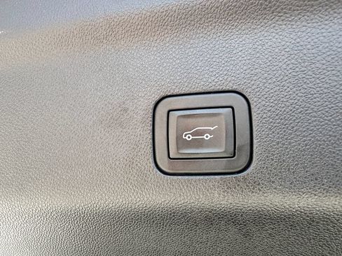 Used 2025 Chevrolet Tahoe LT RWD image 24
