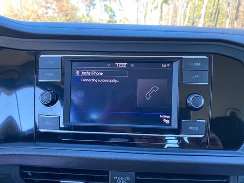 Used 2024 Volkswagen Jetta SE image 20