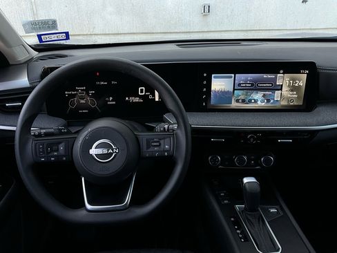 Used 2025 Nissan Kicks SV image 12