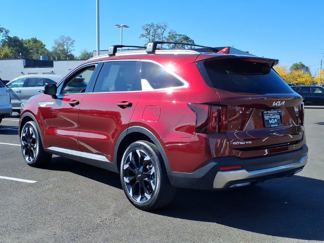 Certified 2025 Kia Sorento EX FWD image 4