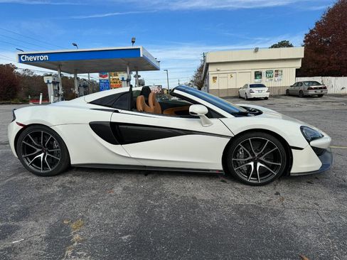 Used 2019 McLaren 570S Spider image 6