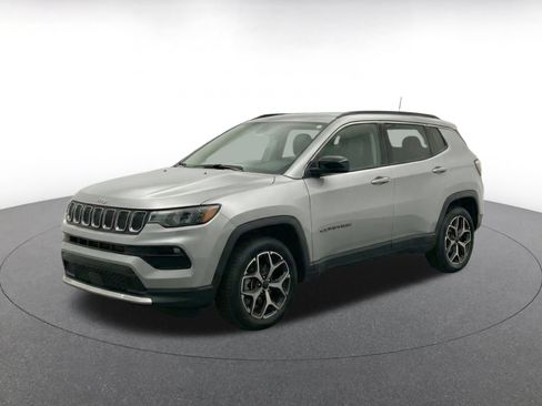 Used 2025 Jeep Compass Limited AWD/4WD image 3