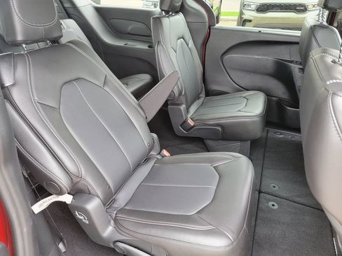 Used 2026 Chrysler Pacifica Select FWD image 14