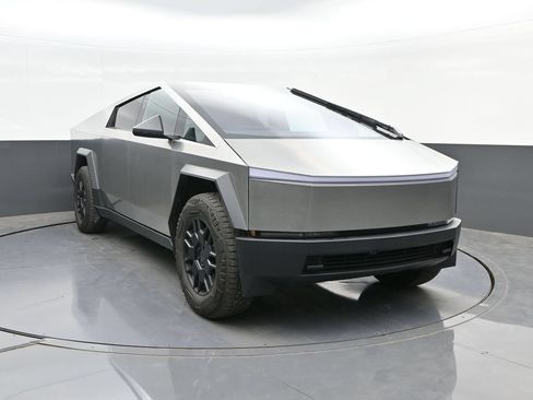 Used 2024 Tesla Cybertruck AWD Crew Cab image 20