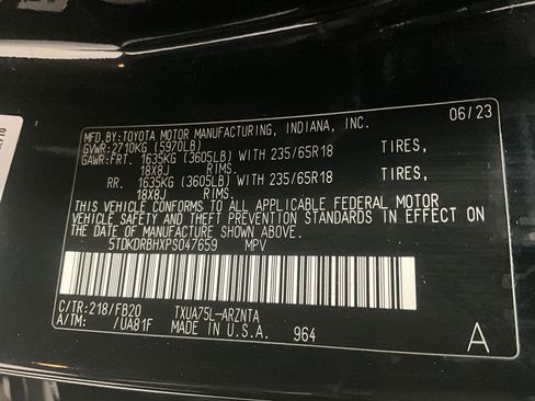 Used 2023 Toyota Highlander L AWD/4WD image 32