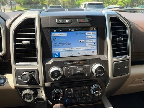 Used 2018 Ford F150 Lariat w/ Equipment Group 502A Luxury AWD/4WD image 33