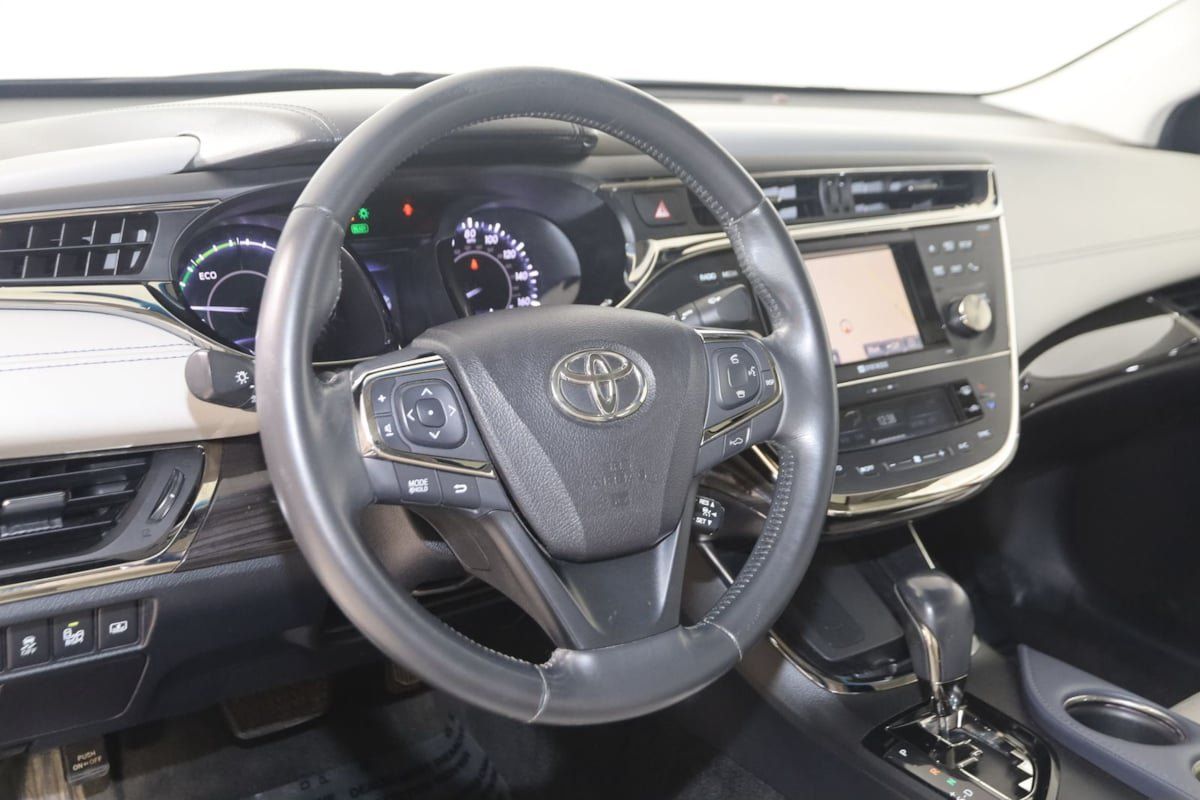 Used 2014 Toyota Avalon Limited w/ Technology Package FWD image 6