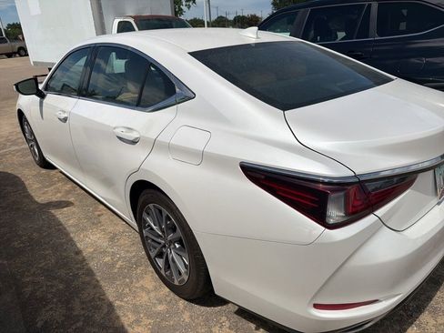 Used 2024 Lexus ES 350 w/ Accessory Package (Z1) FWD image 4