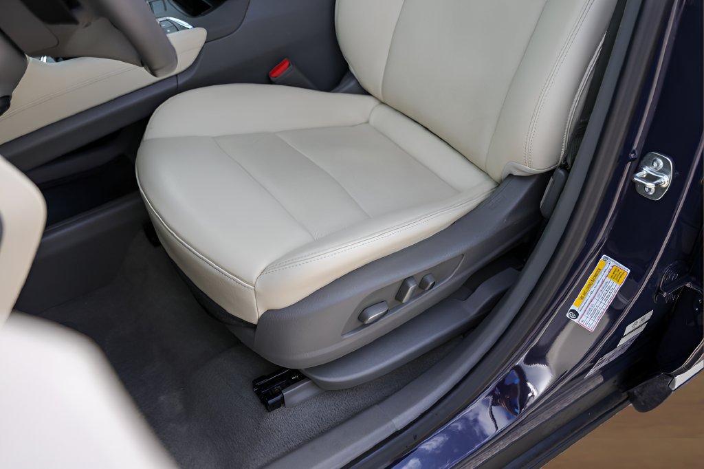 Used 2025 Cadillac XT6 Premium Luxury FWD image 8
