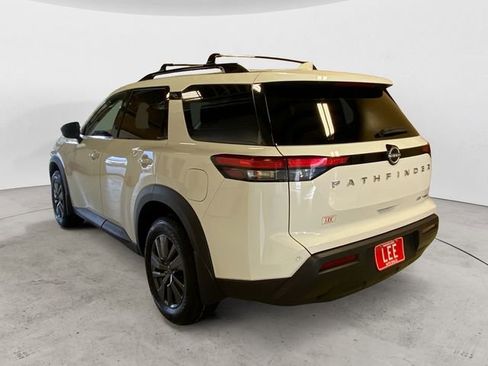 Certified 2023 Nissan Pathfinder SV image 3