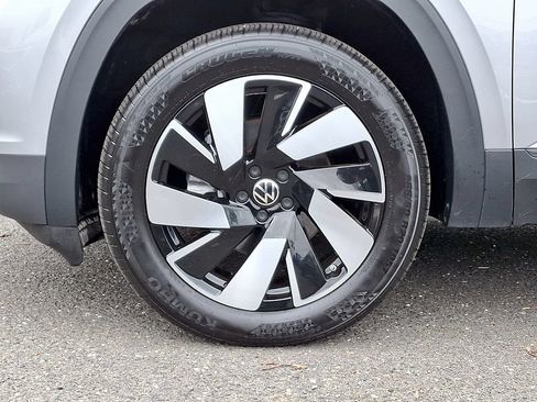 Certified 2025 Volkswagen Atlas Cross Sport SE AWD/4WD image 8