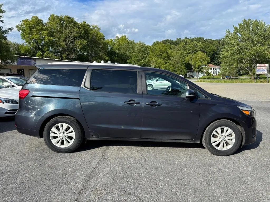 Used 2016 Kia Sedona LX w/ LX Essentials Premium Package FWD image 9