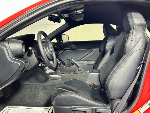 Used 2024 Toyota GR86 Premium image 25