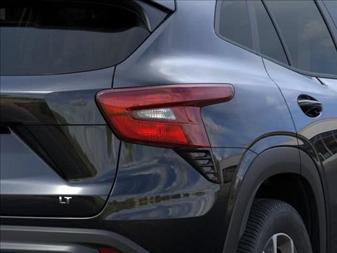 New 2026 Chevrolet Trax LT w/ LT Convenience Package FWD image 11