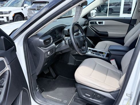 Used 2020 Ford Explorer XLT w/ Equipment Group 202A AWD/4WD image 9