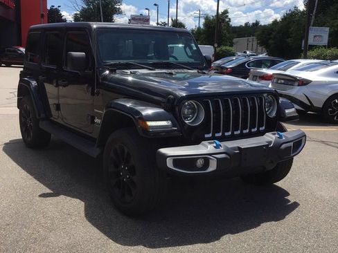 Used 2023 Jeep Wrangler Unlimited Sahara w/ Cold Weather Group AWD/4WD image 1