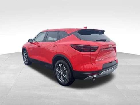 Used 2025 Chevrolet Blazer LT AWD/4WD image 3