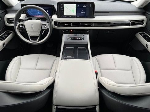New 2026 Lincoln Aviator AWD image 25