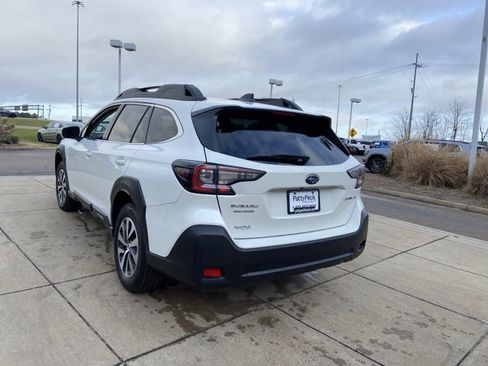 Used 2023 Subaru Outback Premium image 8