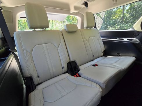 Used 2021 Ford Expedition Max Platinum AWD/4WD image 24