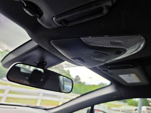 Used 2021 Toyota C-HR XLE FWD image 16