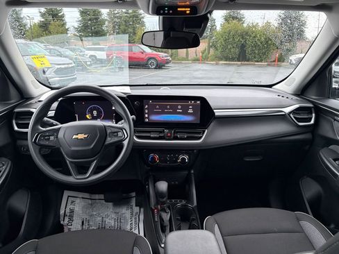 Used 2025 Chevrolet TrailBlazer LT image 33