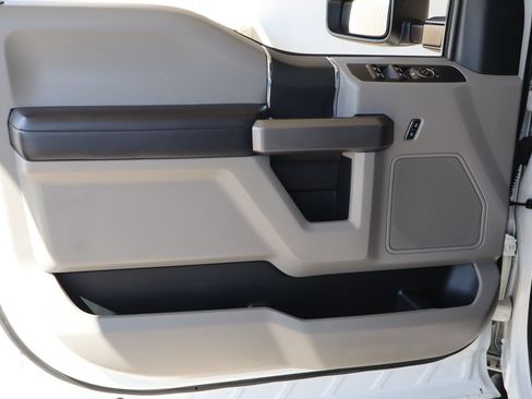 Used 2019 Ford F250 XLT w/ Snow Plow Prep Package AWD/4WD image 19