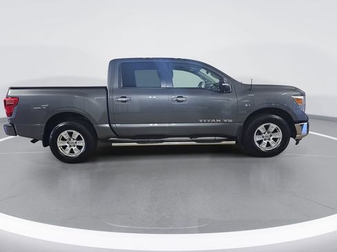 Used 2019 Nissan Titan SV w/ SV Convenience Package AWD/4WD image 2