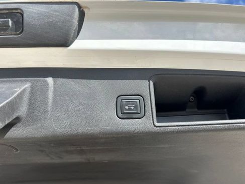 Used 2021 GMC Terrain SLE w/ Driver Convenience Package FWD image 9