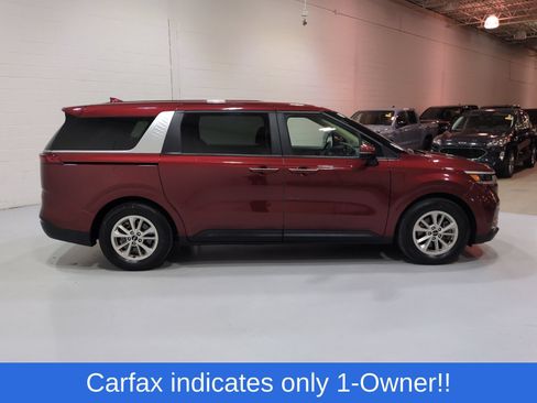 Used 2024 Kia Carnival LX FWD image 2