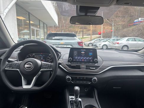 Used 2025 Nissan Altima 2.5 SV image 35