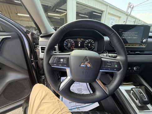 Used 2023 Mitsubishi Outlander SEL AWD/4WD image 14