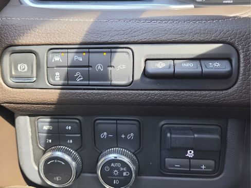 Used 2021 GMC Yukon XL Denali w/ Denali Ultimate Package image 13