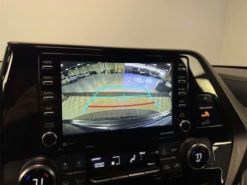 Used 2022 Toyota Highlander L image 27