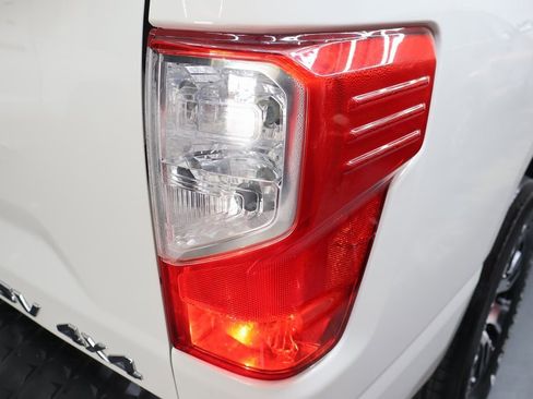 Used 2022 Nissan Titan SV image 28
