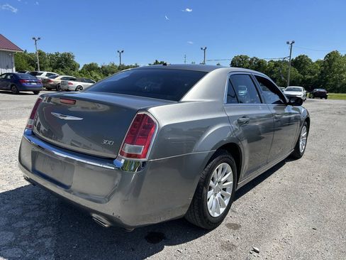 Used 2012 Chrysler 300 RWD image 6