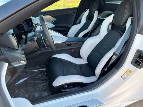 Used 2024 Chevrolet Corvette Stingray Preferred Conv w/ 2LT image 11