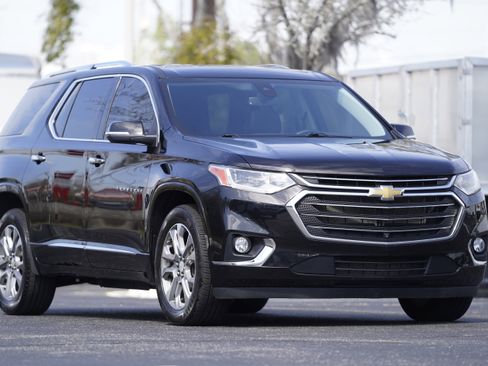 Used 2021 Chevrolet Traverse Premier image 40