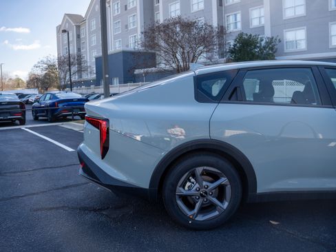 New 2025 Kia K4 LXS image 9