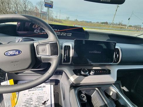 New 2025 Ford Expedition Active image 10