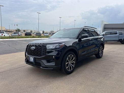 New 2026 Ford Explorer ST-Line image 3