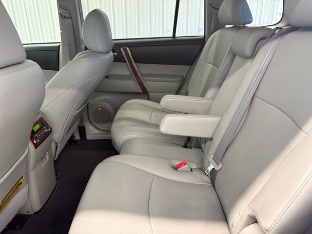 Used 2012 Toyota Highlander Limited w/ Tow Pkg FWD image 13