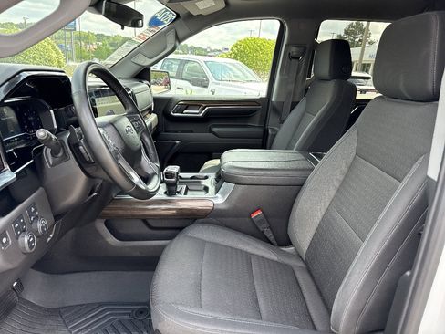 Used 2024 Chevrolet Silverado 1500 LT Trail Boss w/ Protection Package AWD/4WD image 9