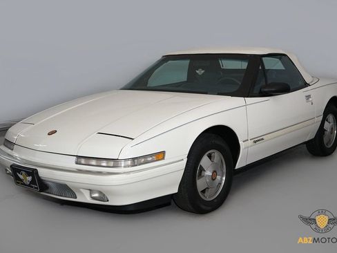 Used 1990 Buick Reatta Convertible FWD image 3