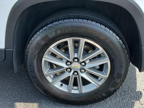 Used 2023 Chevrolet Traverse LT FWD image 18