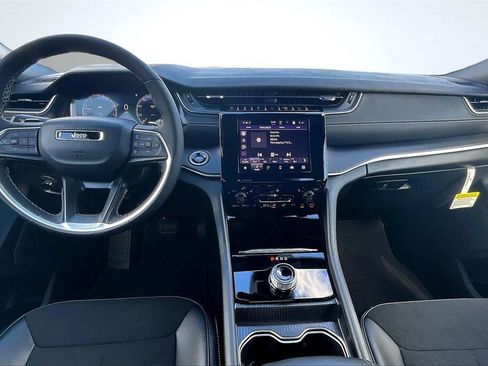 New 2025 Jeep Grand Cherokee L Altitude image 5