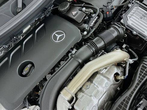 Used 2024 Mercedes-Benz GLA 250 4MATIC image 32