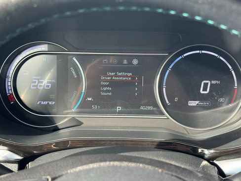 Used 2022 Kia Niro EX Premium image 17