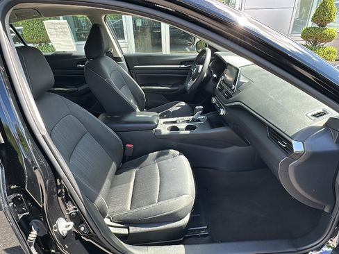 Used 2022 Nissan Altima 2.5 SV FWD image 24